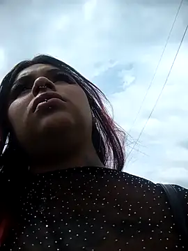 snow belle online show from December 3, 7:02 pm