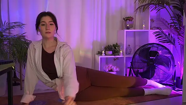 MayShawty online show from June 30, 1:44 pm
