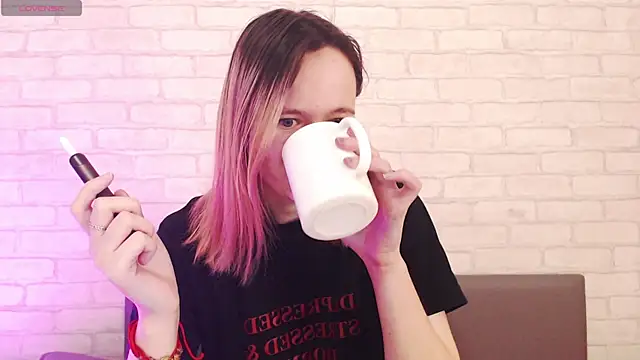 Ericha Stone online show from April 19, 1:17 am