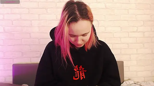 Snapshot of Ericha_Stone chatting on January 8, 1:22 am Ericha Stone online show from January 8, 1:22 am