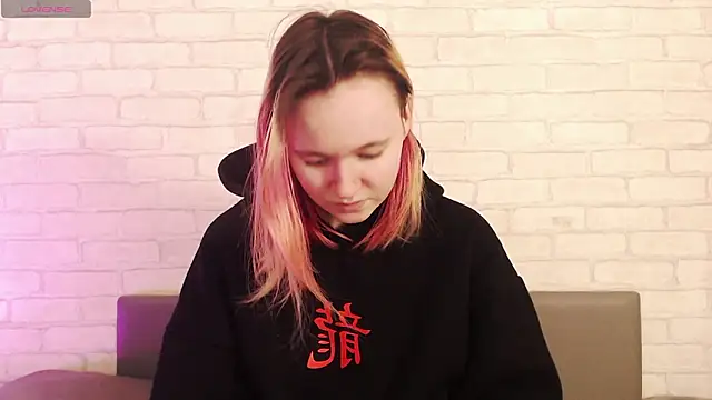 Ericha Stone online show from March 13, 1:32 am