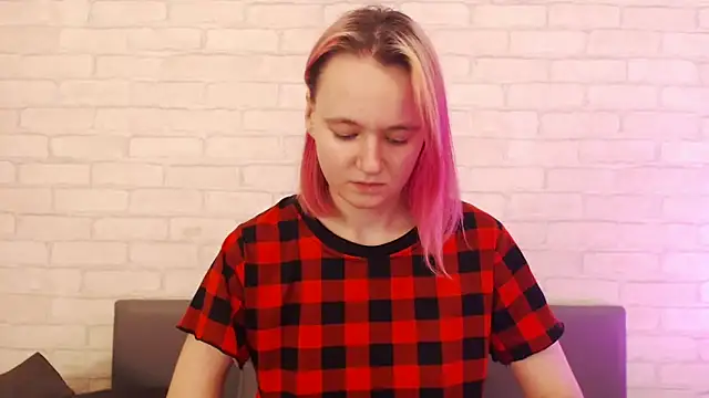 Snapshot of Ericha_Stone chatting on November 19, 1:16 am Ericha Stone online show from November 19, 1:16 am