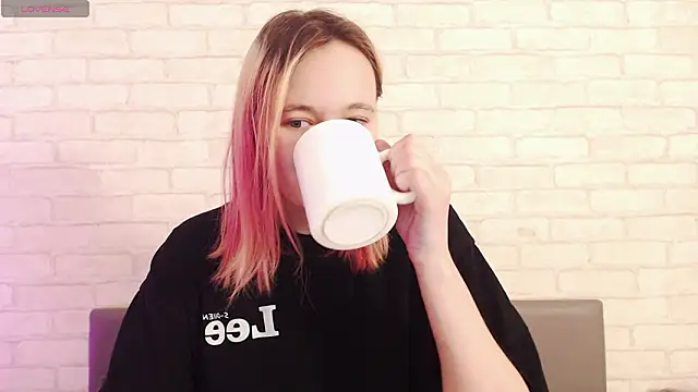 Snapshot of Ericha_Stone chatting on February 14, 2:23 am Ericha Stone online show from February 14, 2:23 am