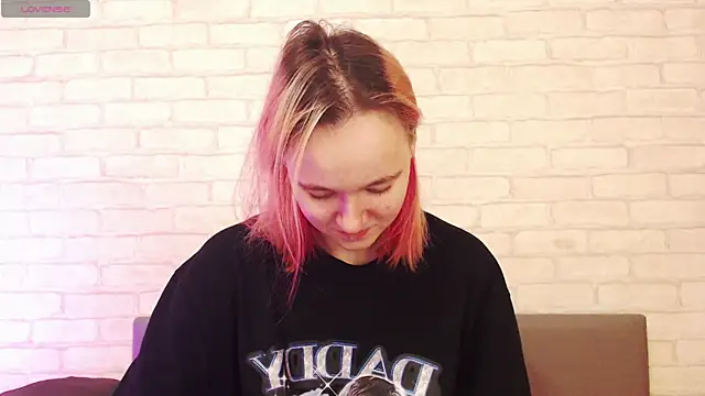 Snapshot of Ericha_Stone chatting on January 7, 1:43 am Ericha Stone online show from January 7, 1:43 am