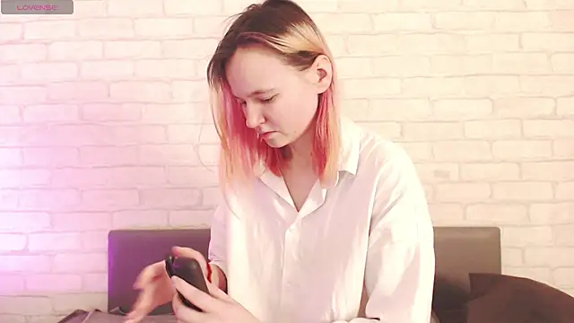 Ericha Stone online show from March 20, 1:39 am