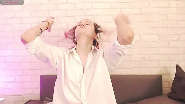 Ericha Stone online show from March 19, 1:27 am