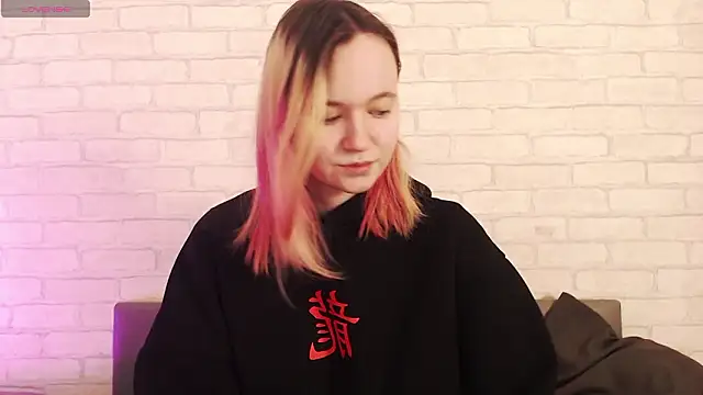 Ericha Stone online show from March 15, 1:23 am