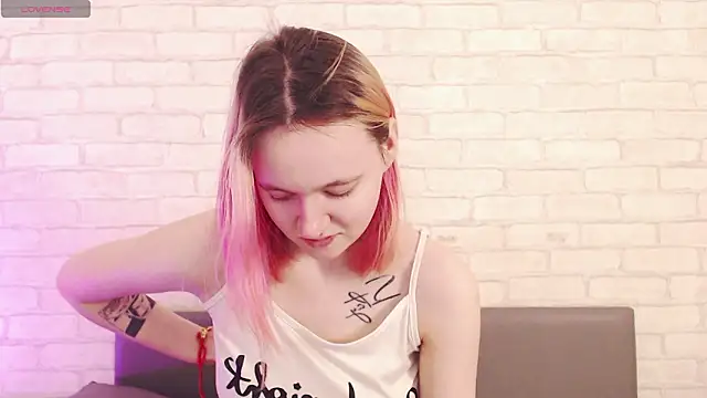 Snapshot of Ericha_Stone chatting on February 6, 1:23 am Ericha Stone online show from February 6, 1:23 am