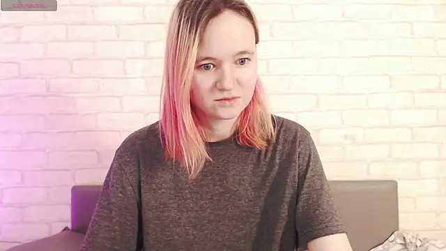 Ericha Stone online show from March 5, 1:24 am