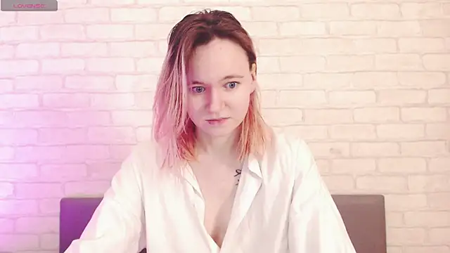 Snapshot of Ericha_Stone chatting on April 24, 1:18 am Ericha Stone online show from April 24, 1:18 am