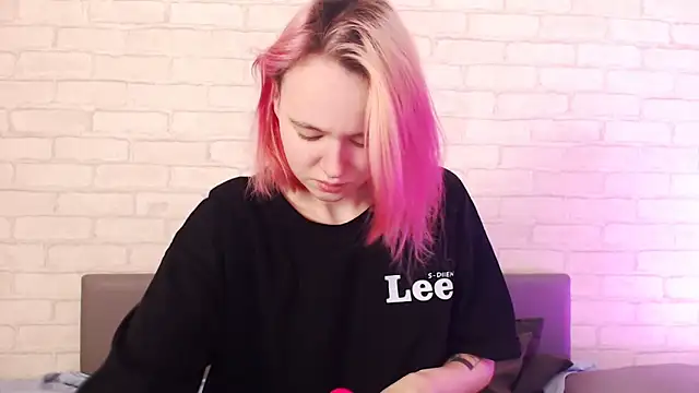 Snapshot of Ericha_Stone chatting on December 5, 1:38 am Ericha Stone online show from December 5, 1:38 am