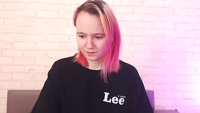 Snapshot of Ericha_Stone chatting on December 19, 1:20 am Ericha Stone online show from December 19, 1:20 am