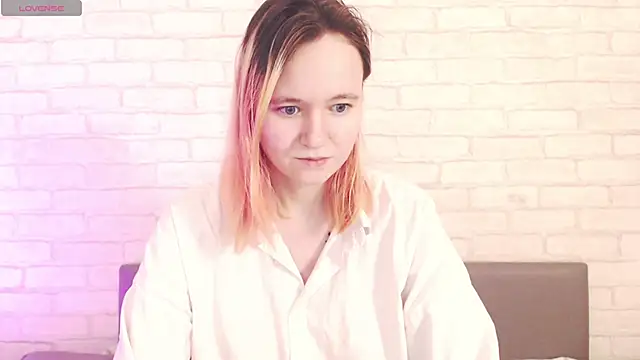 Ericha Stone online show from March 28, 1:50 am