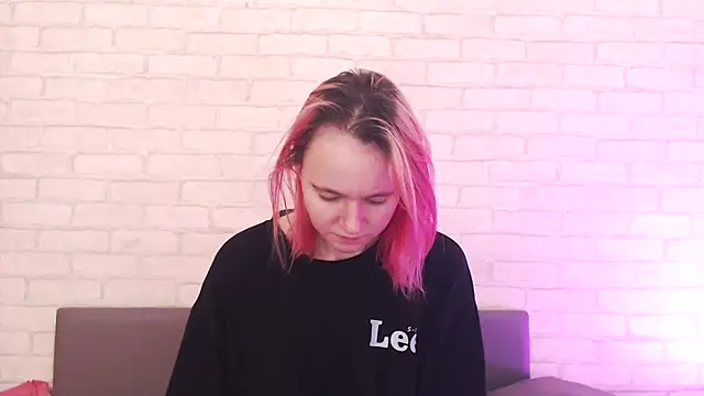 Snapshot of Ericha_Stone chatting on December 18, 1:44 am Ericha Stone online show from December 18, 1:44 am