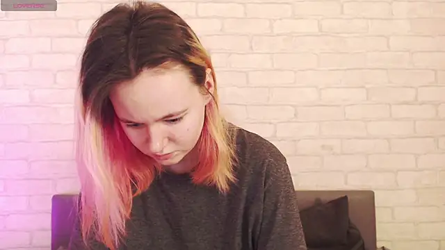 Ericha Stone online show from April 10, 1:34 am