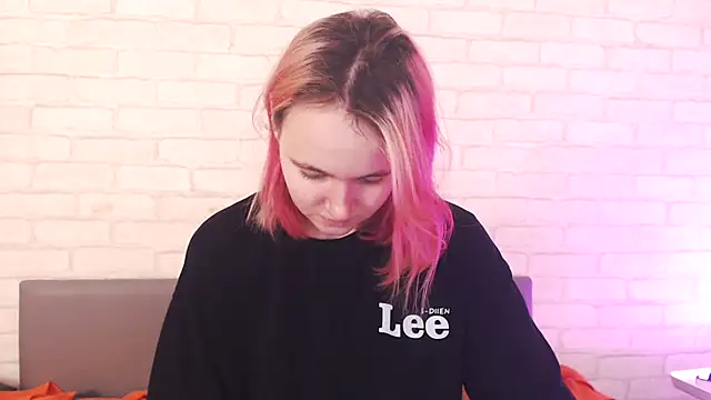 Snapshot of Ericha_Stone chatting on December 23, 8:02 am Ericha Stone online show from December 23, 8:02 am