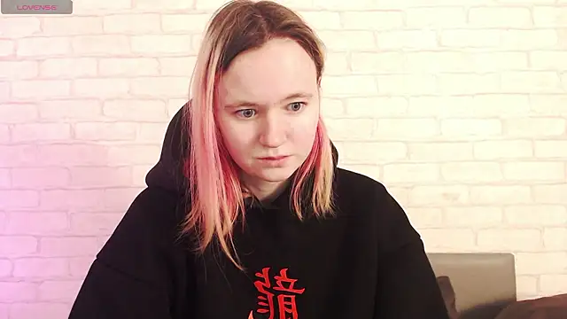 Ericha Stone online show from March 14, 1:33 am