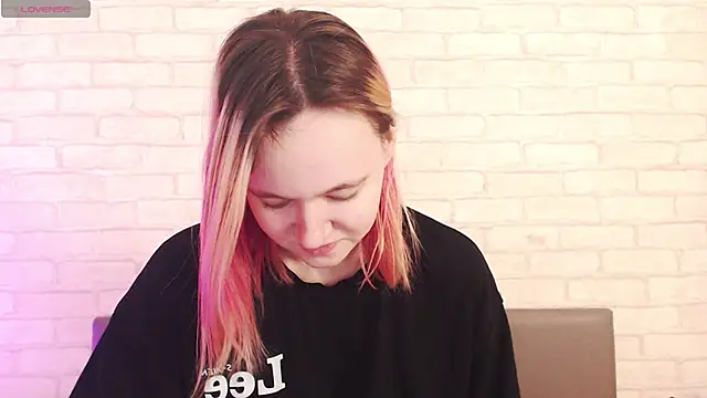 Snapshot of Ericha_Stone chatting on February 20, 1:35 am Ericha Stone online show from February 20, 1:35 am