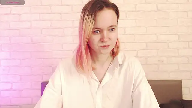 Ericha Stone online show from March 25, 1:28 am