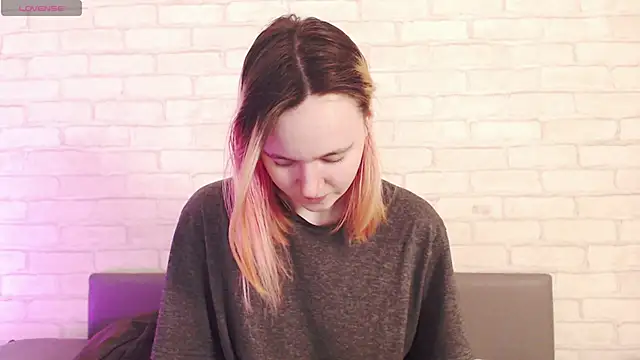 Ericha Stone online show from April 2, 1:35 am