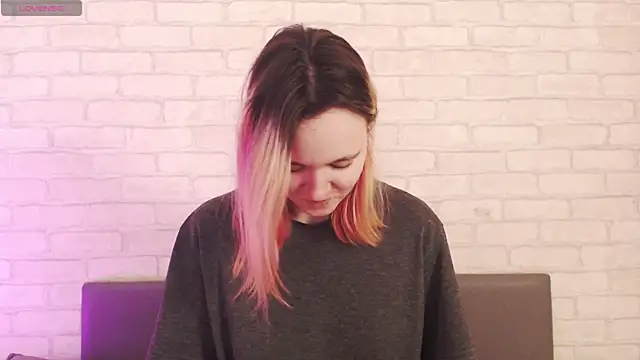 Ericha Stone online show from April 4, 1:23 am