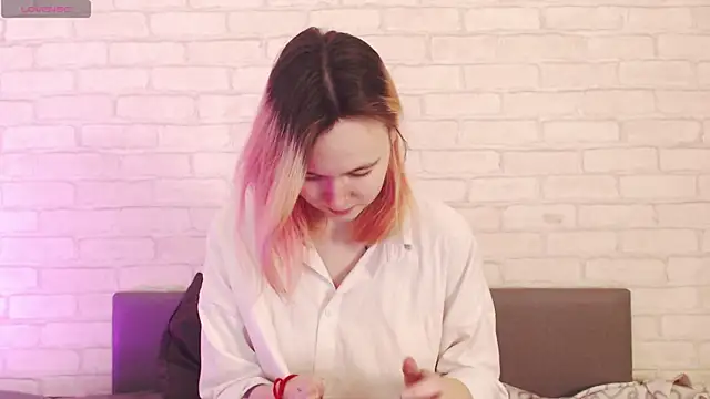 Ericha Stone online show from March 27, 1:58 am