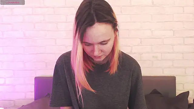 Ericha Stone online show from April 1, 1:41 am