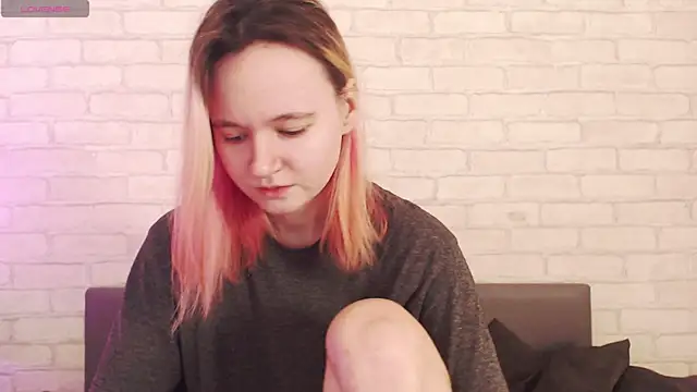 Ericha Stone online show from April 3, 1:23 am