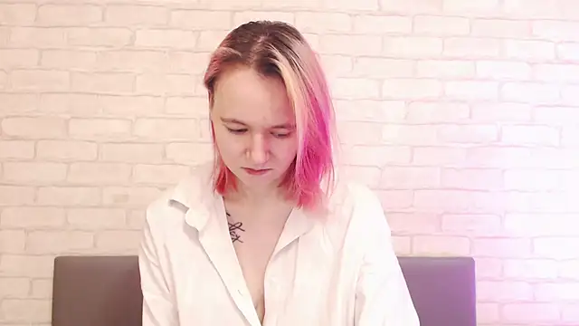 Snapshot of Ericha_Stone chatting on December 14, 1:56 am Ericha Stone online show from December 14, 1:56 am