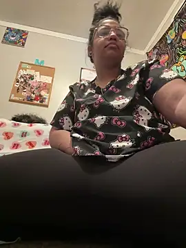 StylishEchium online show from April 13, 6:01 pm