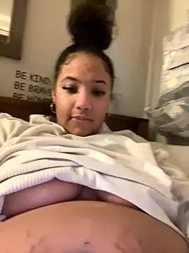 StylishEchium online show from November 29, 6:52 pm