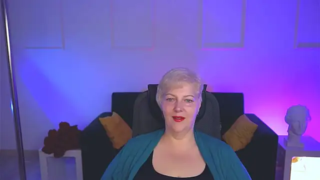Snapshot of MaryMogan chatting on September 12, 6:13 am MaryMogan online show from September 12, 6:13 am