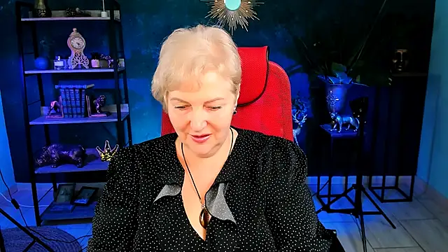 Snapshot of MaryMogan chatting on October 27, 4:46 am MaryMogan online show from October 27, 4:46 am