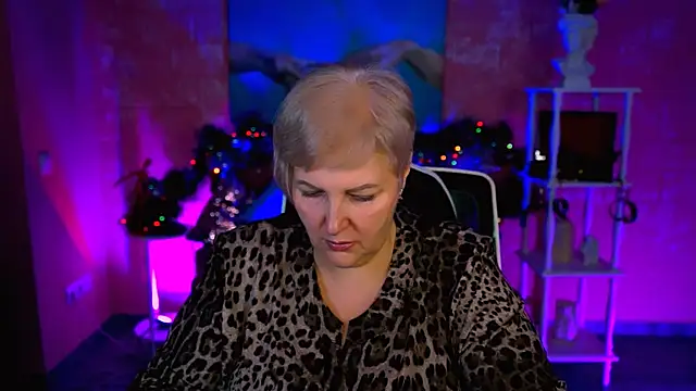 Snapshot of MaryMogan chatting on December 18, 1:04 pm MaryMogan online show from December 18, 1:04 pm