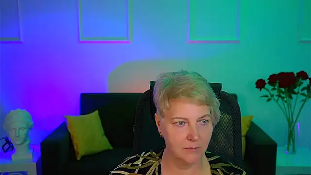 Snapshot of MaryMogan chatting on October 6, 8:15 am MaryMogan online show from October 6, 8:15 am