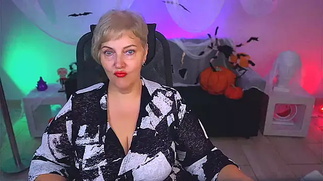 Snapshot of MaryMogan chatting on October 23, 4:44 am MaryMogan online show from October 23, 4:44 am