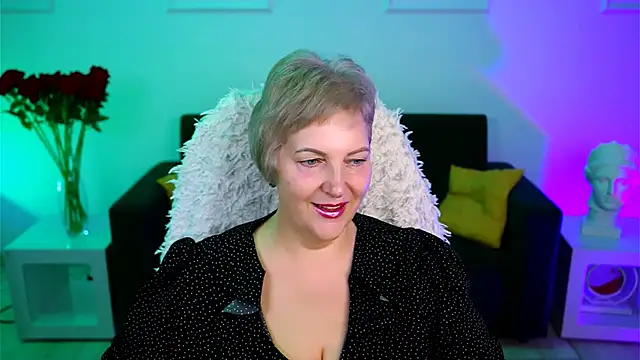 Snapshot of MaryMogan chatting on November 17, 4:49 am MaryMogan online show from November 17, 4:49 am