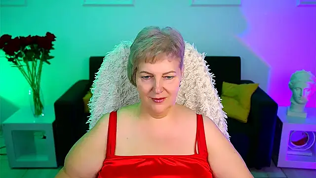 Snapshot of MaryMogan chatting on November 18, 5:00 am MaryMogan online show from November 18, 5:00 am