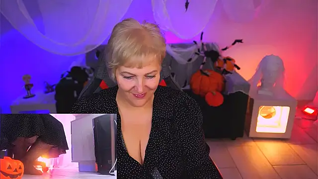 Snapshot of MaryMogan chatting on October 31, 3:58 am MaryMogan online show from October 31, 3:58 am