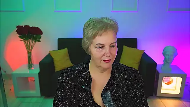 Snapshot of MaryMogan chatting on November 11, 5:02 am MaryMogan online show from November 11, 5:02 am