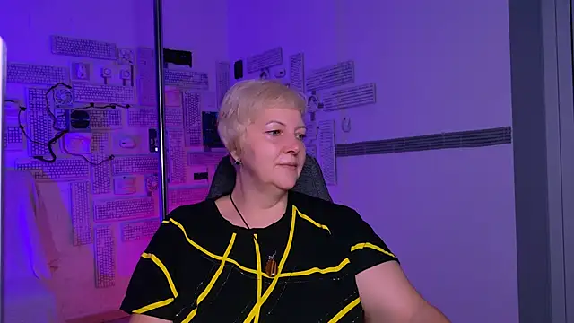 Snapshot of MaryMogan chatting on September 9, 8:24 am MaryMogan online show from September 9, 8:24 am