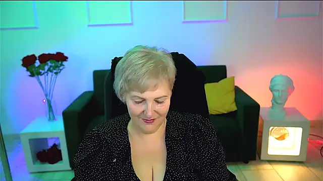 Snapshot of MaryMogan chatting on October 16, 4:10 am MaryMogan online show from October 16, 4:10 am