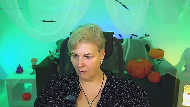 Snapshot of MaryMogan chatting on October 20, 4:25 am MaryMogan online show from October 20, 4:25 am