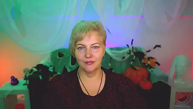 Snapshot of MaryMogan chatting on October 26, 12:27 pm MaryMogan online show from October 26, 12:27 pm