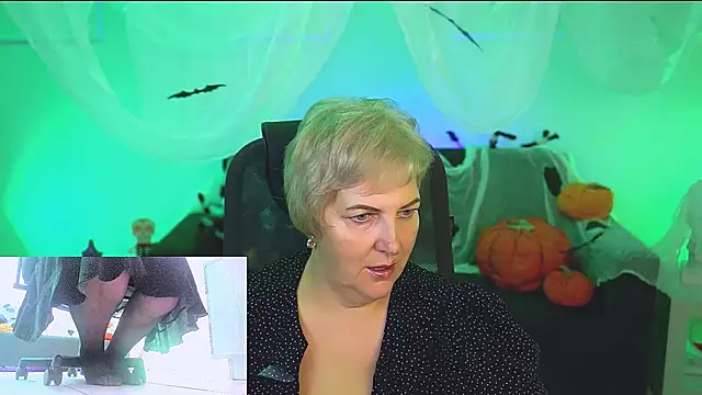 Snapshot of MaryMogan chatting on October 21, 4:12 am MaryMogan online show from October 21, 4:12 am