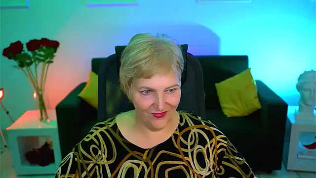 Snapshot of MaryMogan chatting on October 10, 8:26 am MaryMogan online show from October 10, 8:26 am