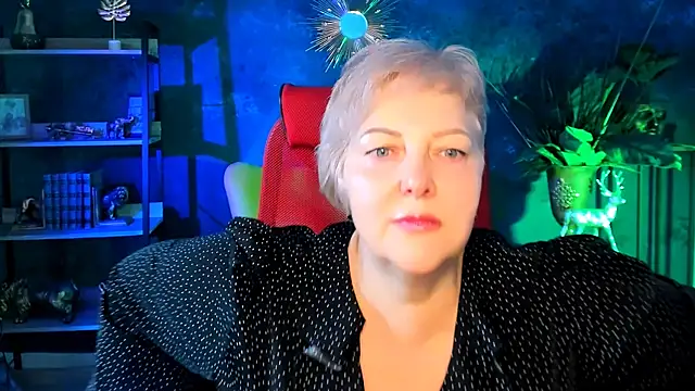 Snapshot of MaryMogan chatting on November 25, 5:19 am MaryMogan online show from November 25, 5:19 am