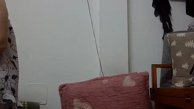 Snapshot of Kiko_sunflower chatting on June 13, 4:32 am Kiko sunflower online show from June 13, 4:32 am