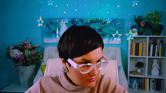 Snapshot of LauraDavidsons chatting on September 29, 6:24 pm LauraDavidsons online show from September 29, 6:24 pm