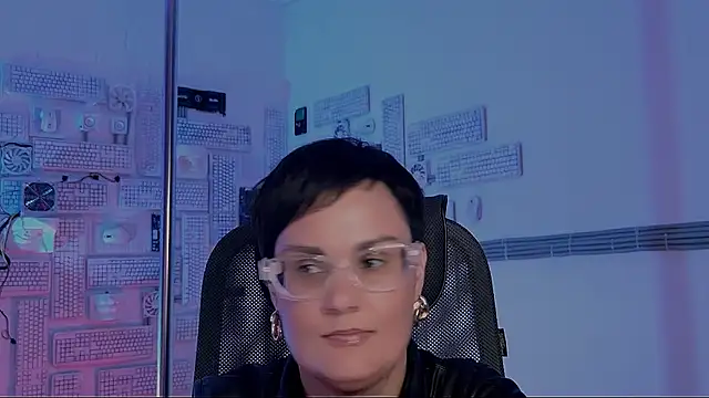 Snapshot of LauraDavidsons chatting on November 14, 4:32 pm LauraDavidsons online show from November 14, 4:32 pm